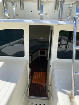 Bertram 31 Flybridge Cruiser image