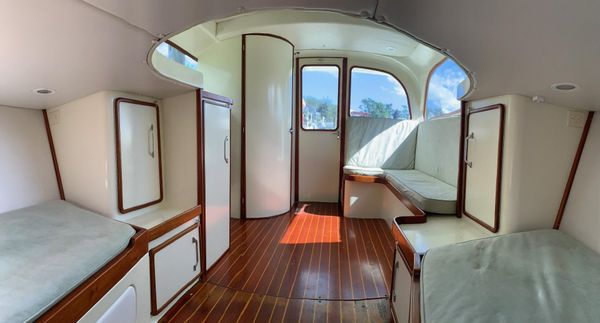 Bertram 31 Flybridge Cruiser image