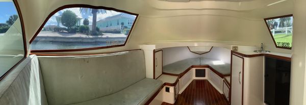 Bertram 31 Flybridge Cruiser image