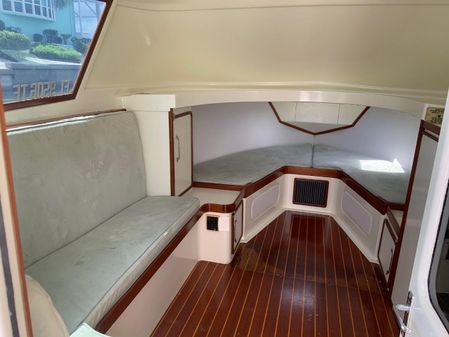 Bertram 31 Flybridge Cruiser image