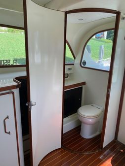 Bertram 31 Flybridge Cruiser image