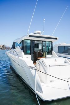 Tiara Yachts 39 Coupe image