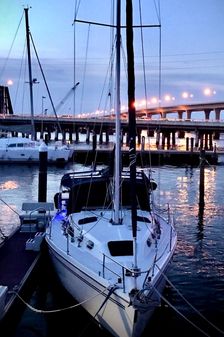 Catalina 350 image