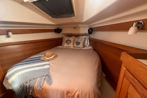 Catalina 350 image