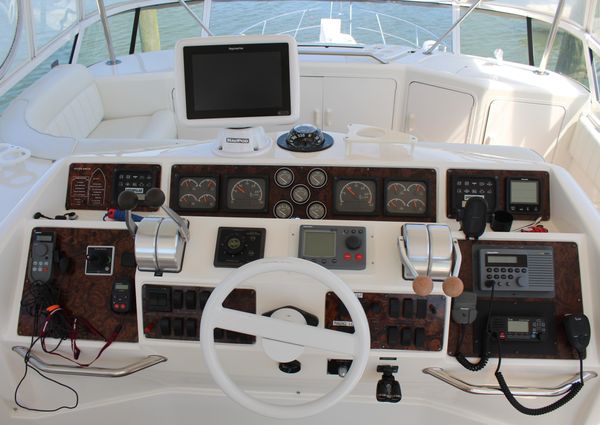 Sea Ray 550 Sedan Bridge image