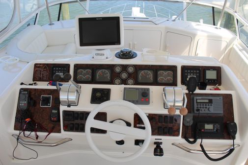 Sea Ray 550 Sedan Bridge image