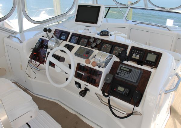 Sea Ray 550 Sedan Bridge image