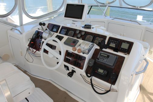 Sea Ray 550 Sedan Bridge image