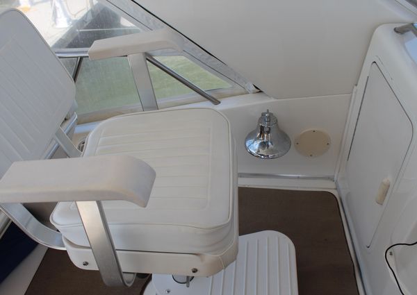 Sea Ray 550 Sedan Bridge image