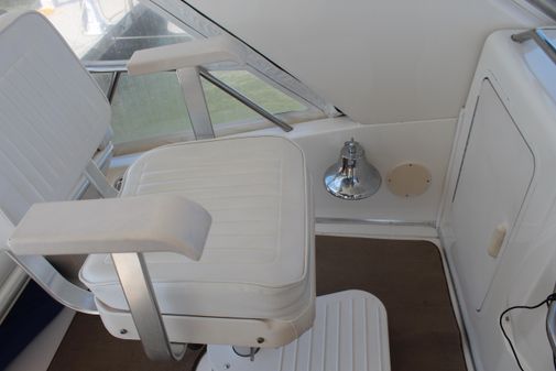 Sea Ray 550 Sedan Bridge image