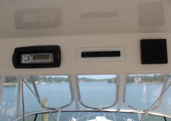 Sea Ray 550 Sedan Bridge image