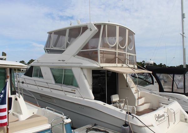 Sea Ray 550 Sedan Bridge image