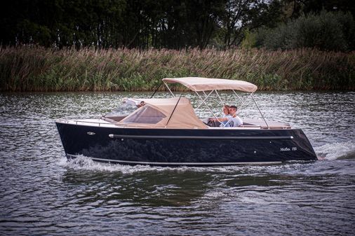 Maxima 730-CRUISER-BOAT image