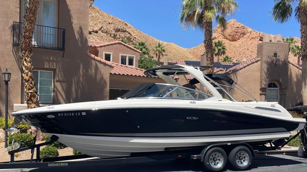 Sea Ray 270 SLX 