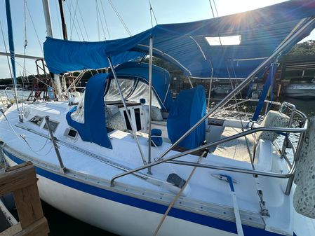 Hunter 34 image