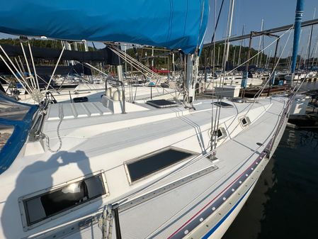 Hunter 34 image