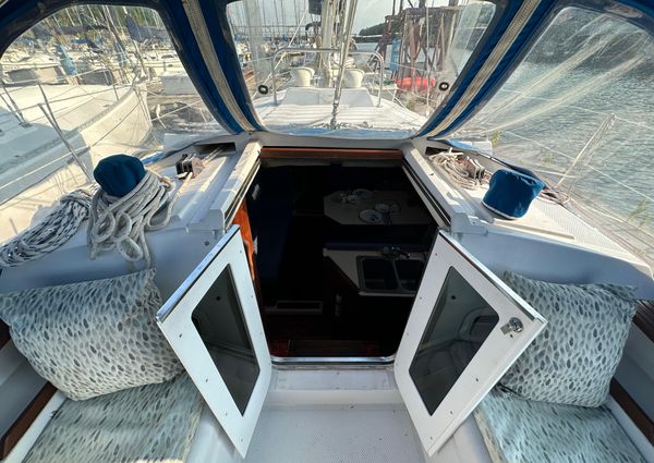 Hunter 34 image