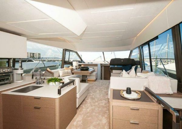 Prestige 590 flybridge image