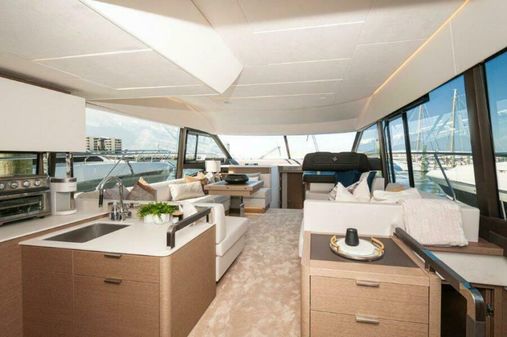 Prestige 590 flybridge image