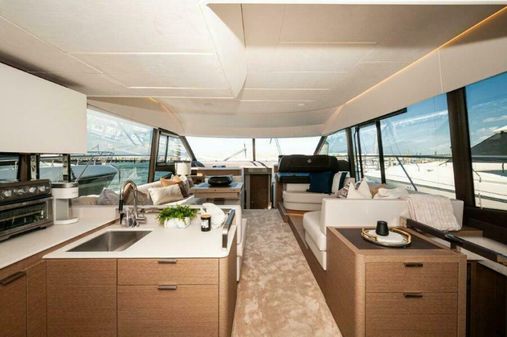 Prestige 590 flybridge image