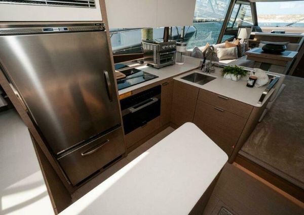 Prestige 590 flybridge image