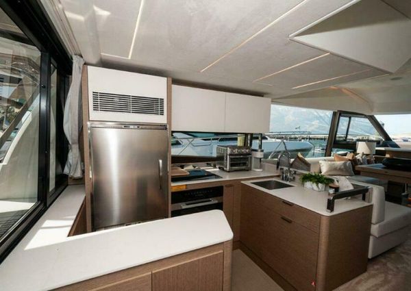 Prestige 590 flybridge image