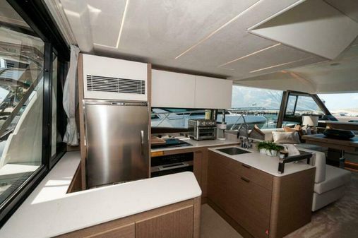 Prestige 590 flybridge image