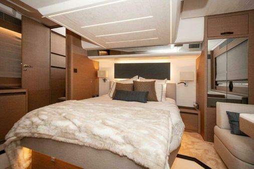 Prestige 590 flybridge image