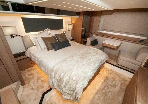 Prestige 590 flybridge image