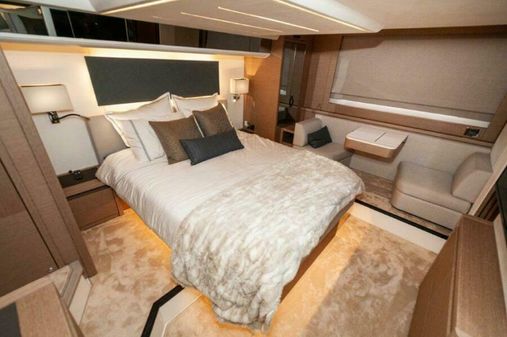 Prestige 590 flybridge image