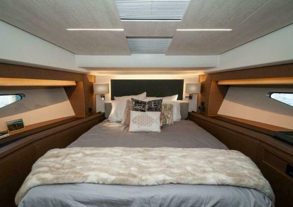 Prestige 590 flybridge image