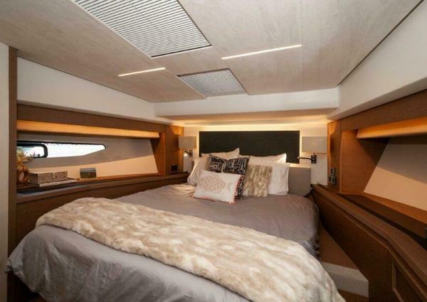 Prestige 590 flybridge image