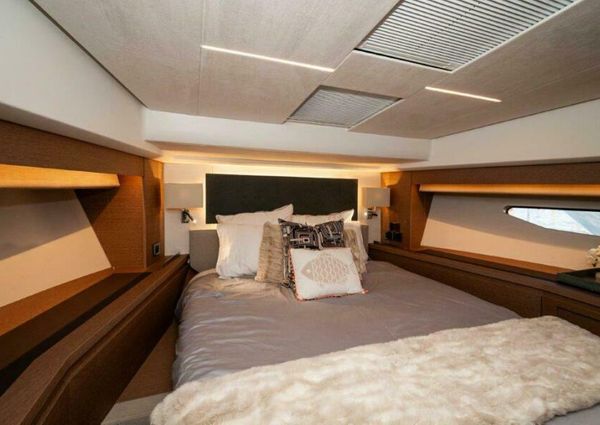 Prestige 590 flybridge image