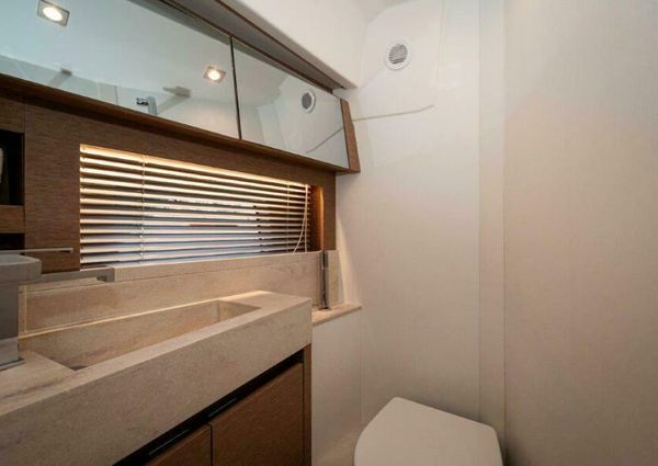 Prestige 590 flybridge image