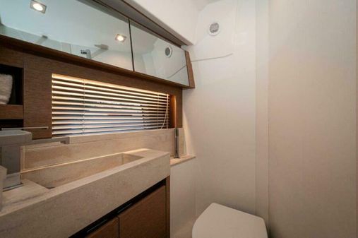 Prestige 590 flybridge image