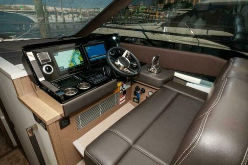 Prestige 590 flybridge image