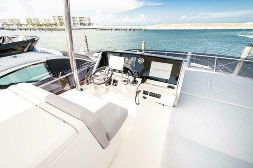 Prestige 590 flybridge image