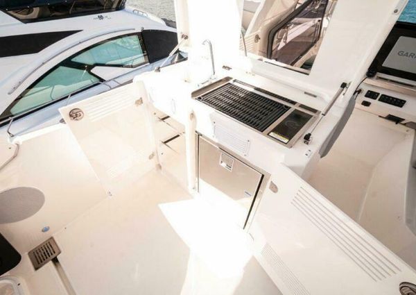 Prestige 590 flybridge image