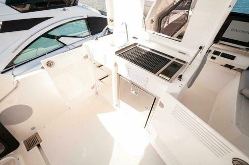 Prestige 590 flybridge image