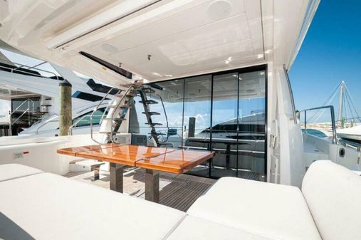 Prestige 590 flybridge image