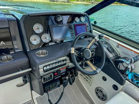 Formula 330 Crossover Bowrider OB image