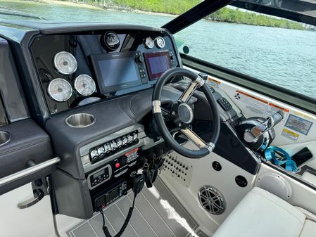 Formula 330 Crossover Bowrider OB image