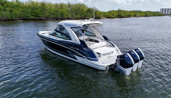 Formula 330 Crossover Bowrider OB image