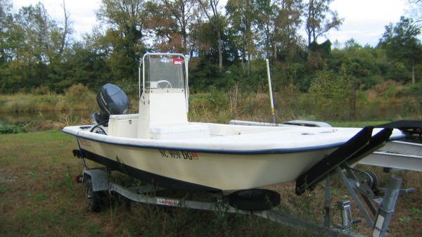 Jones Brothers Bateau Yamaha Four Stroke 