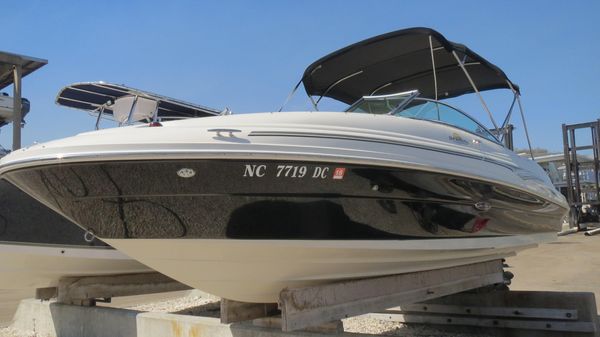 Sea Ray 220 Sundeck 