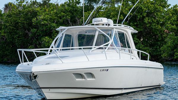 Intrepid 390 Sport Yacht