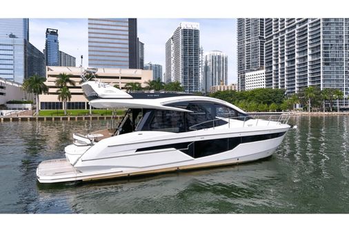 Galeon 510 Sky image