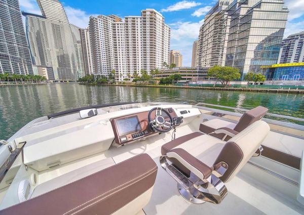 Galeon 510 Sky image