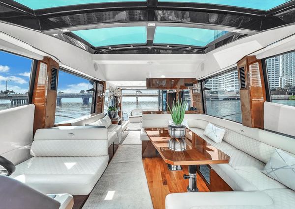 Galeon 510 Sky image