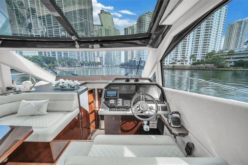 Galeon 510 Sky image